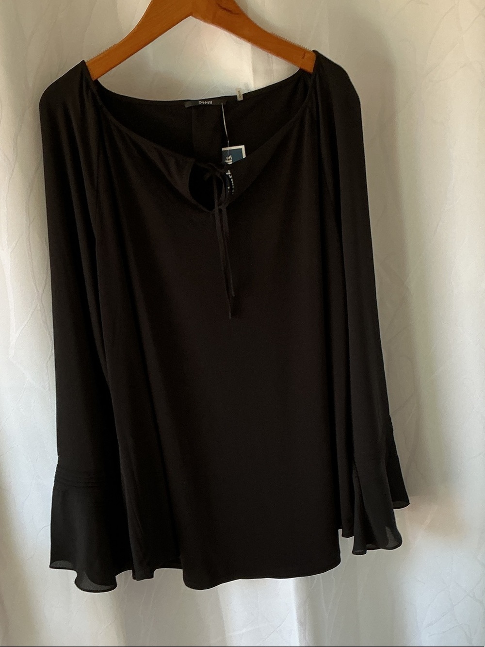 Tahari  Black Long-Sleeve Tie-Neck Women's Top.  Beautiful blouse NWT